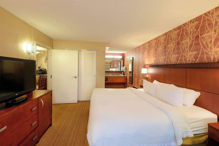 Room 11 of 37