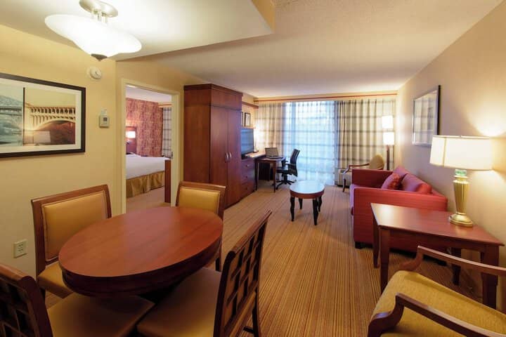 Room 13 of 37